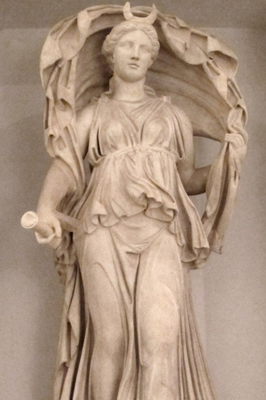 Statue de Séléné, fille d'Hypérion