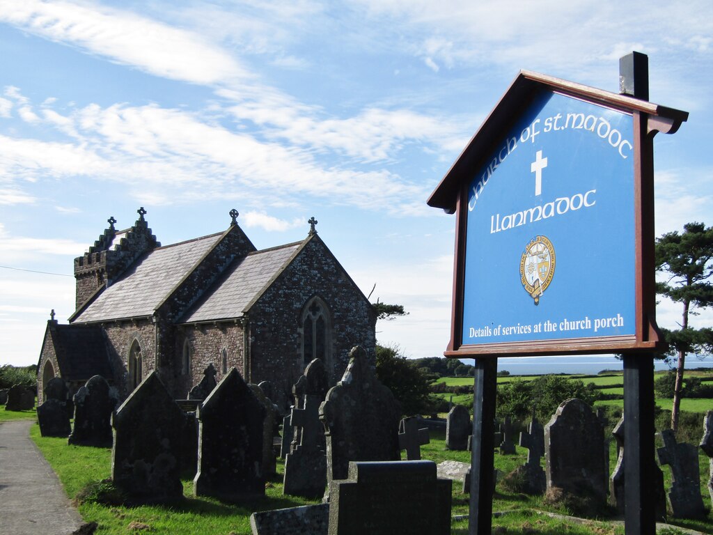 Église Saint-Madoc, Llanmadoc, Swansea. Photo par Colin Smith, CC-BY 2.0