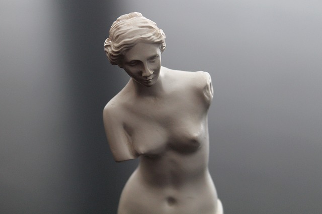 Sculpture d'Aphrodite, la déesse qui déclencha la guerre de Troie dans l'Iliade