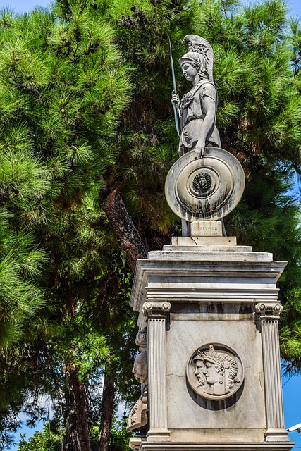 Statue d'Athéna décrite avec des épithètes homériques