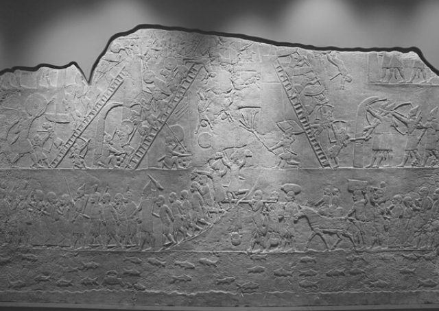 Monument illustrant la vie à Sumer