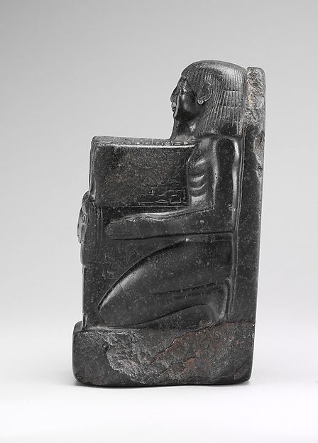 Statue de Sénenmut tenant un sistre, Nouvel Empire, Metropolitan Museum of Art