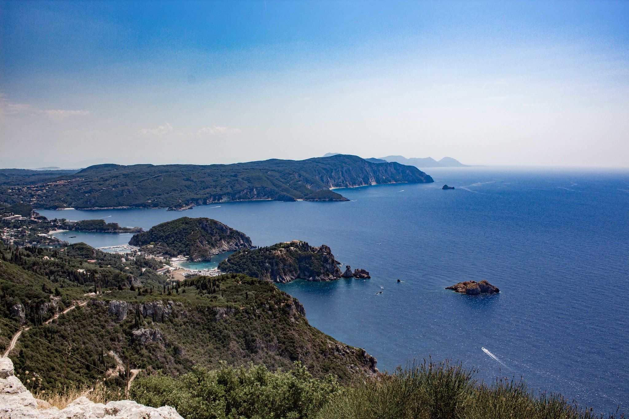 Vue de Corfou, l'île probable de Scheria. Photo par Damian Atlas, CC-BY 2.0