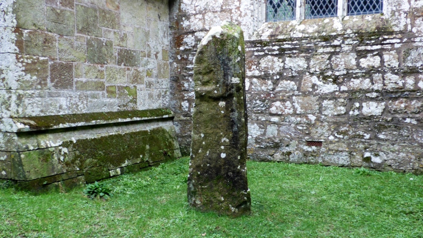Pierre de Vitalianus, Ve siècle, commémorant peut-être le grand-père de Vortigern, église St Brynach, Pays de Galles